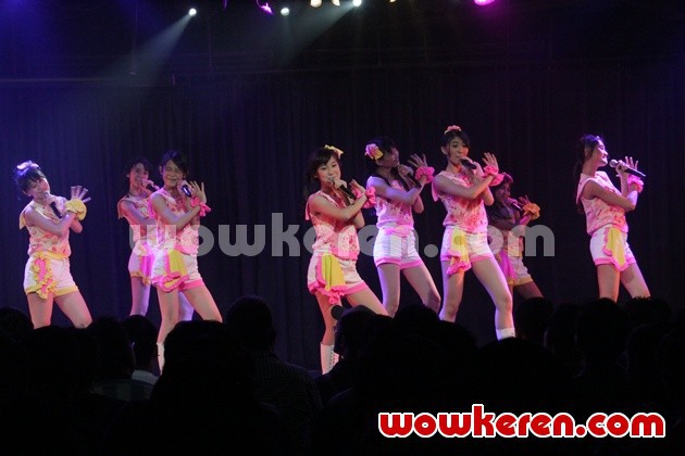Gambar Foto Pertunjukan Perdana Team T JKT48