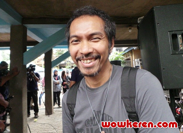 Gambar Foto Ridho Slank Menerima Kedatangan BNN