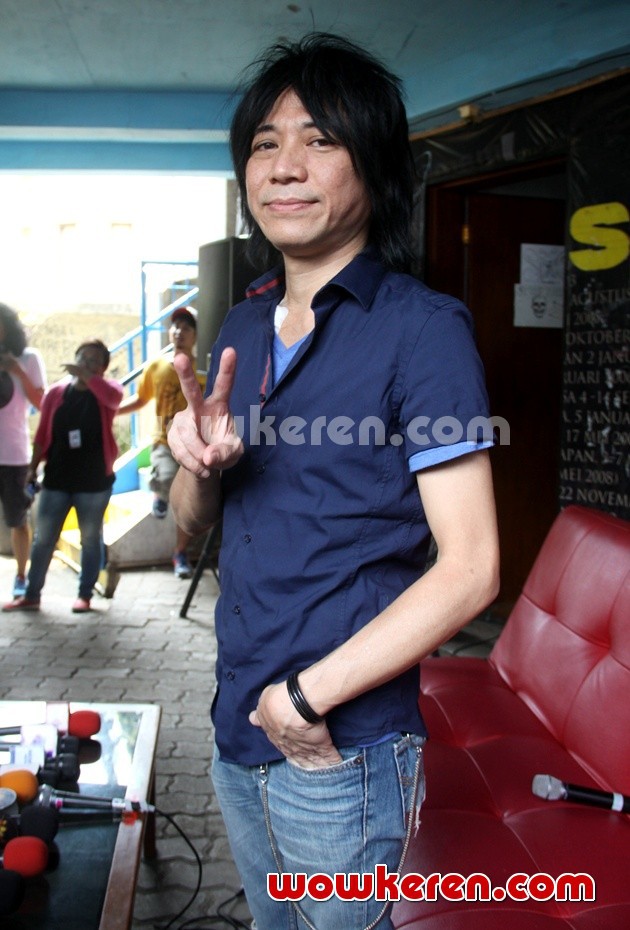 Gambar Foto Abdee Negara Ditemui di Markas Slank