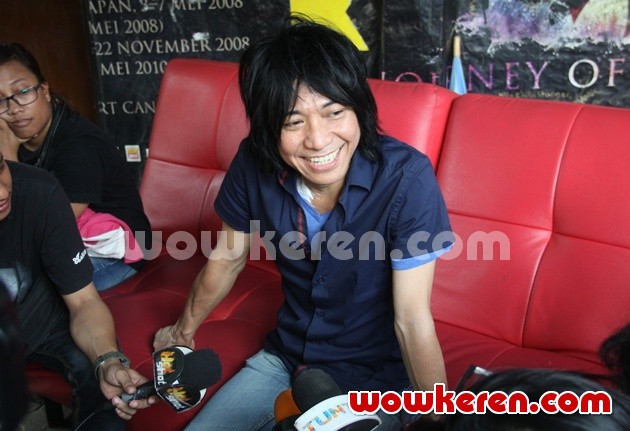 Gambar Foto Abdee Negara Ditemui di Markas Slank