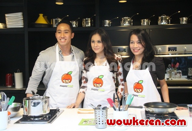 Gambar Foto Chef Yuda Bustara, Wulan Guritno dan Dewi Lestari di Peluncuran Aplikasi Happy Fresh