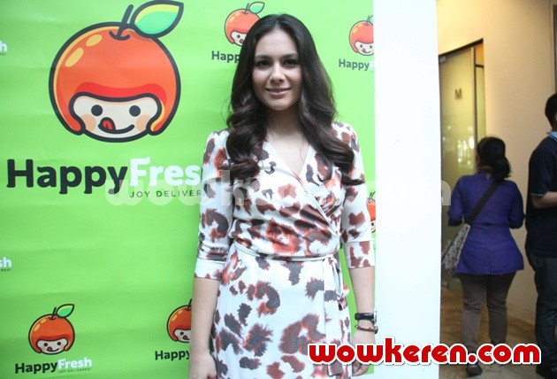 Gambar Foto Wulan Guritno di Peluncuran Aplikasi Happy Fresh