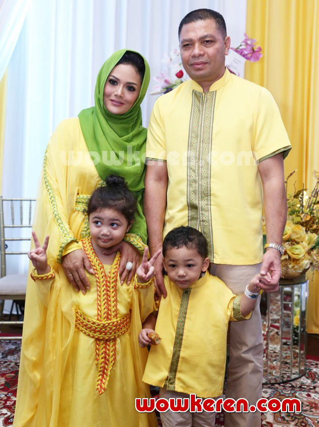 Gambar Foto Krisdayanti Saat Temui Wartawan yang Hadir