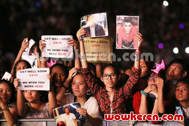 Gambar Foto Directioners Tetap Dukung Zayn Malik Walau Tidak Hadir