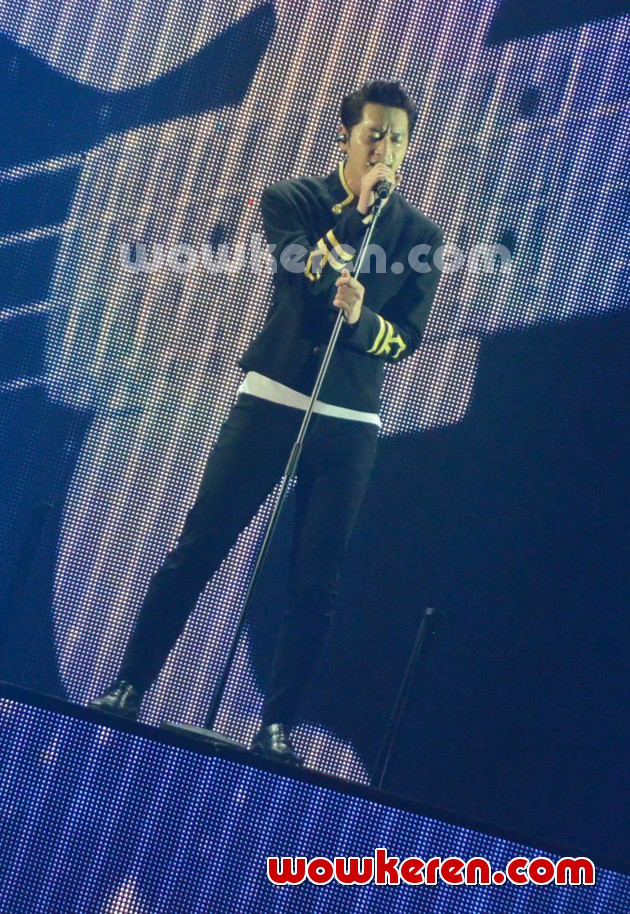 Foto Penampilan Chansung 2PM di Konser 'Go Crazy' Jakarta