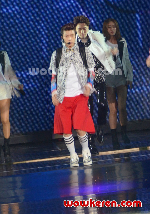 Foto Wooyoung 2PM di Konser 'Go Crazy' Jakarta