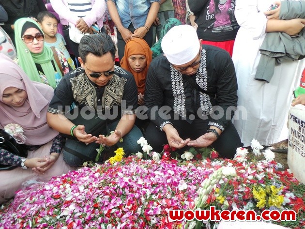 Gambar Foto Faank Wali di TPU Malaka, Pondok Kelapa