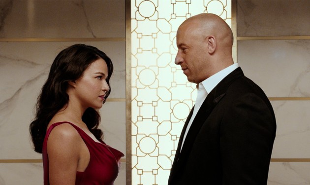 Gambar Foto Michelle Rodriguez dan Vin Diesel di Film 'Furious 7'
