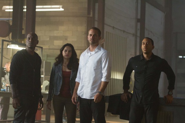 Gambar Foto Aksi Paul Walker cs di Film 'Furious 7'