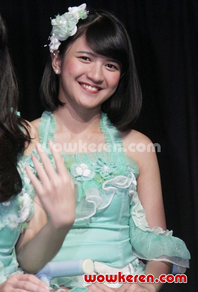 Gambar Foto Viny JKT48 Saat Rilis Single 'Pareo adalah Emerald'