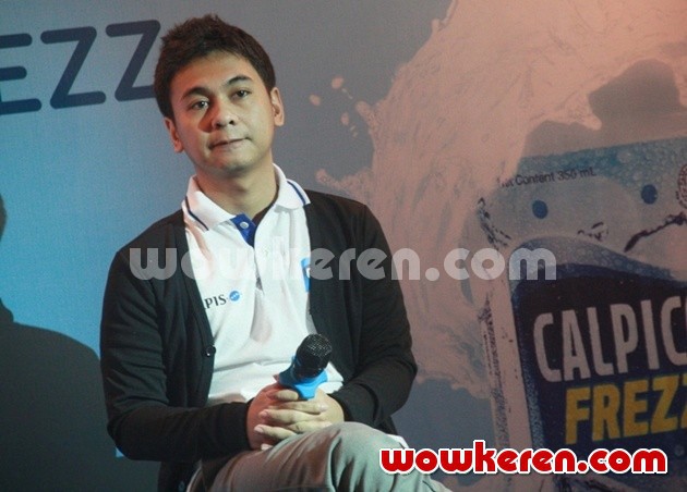 Gambar Foto Raditya Dika di Peluncuran Produk Calpico Frezz