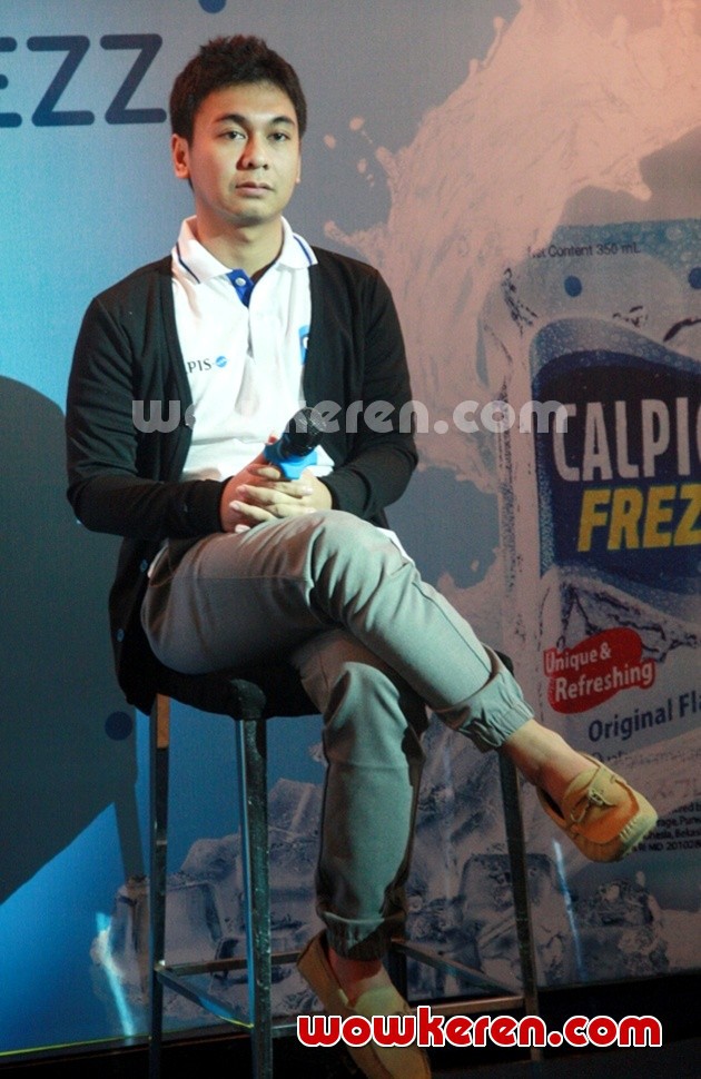 Gambar Foto Raditya Dika di Peluncuran Produk Calpico Frezz