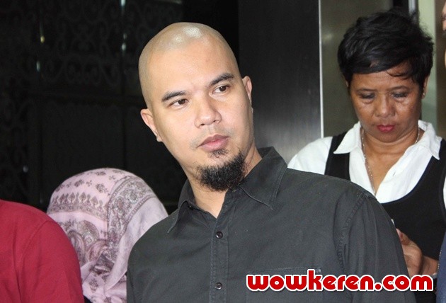 Gambar Foto Ahmad Dhani Datangi Polda Metro Jaya