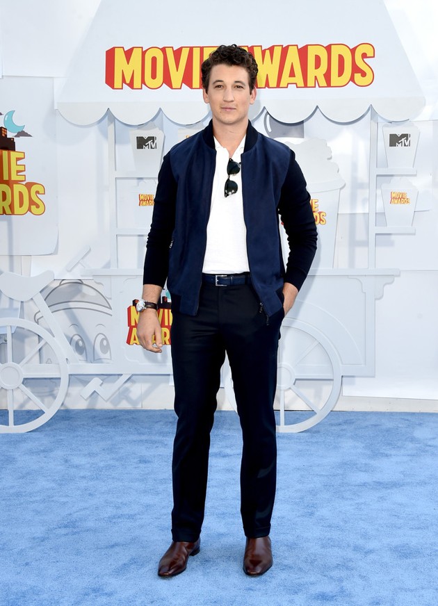 Gambar Foto Miles Teller di Red Carpet MTV Movie Awards 2015