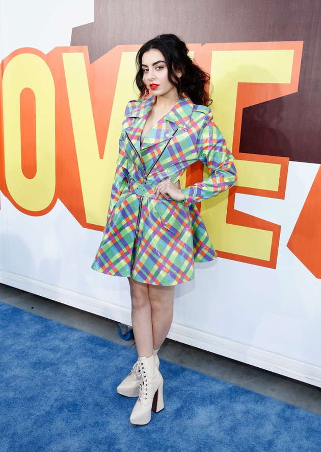 Gambar Foto Charli XCX di Red Carpet MTV Movie Awards 2015