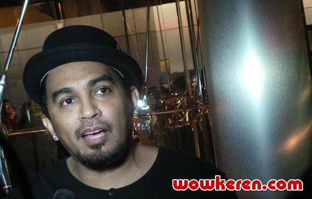 Gambar Foto Glenn Fredly Ditemui di Kawasan Ampera