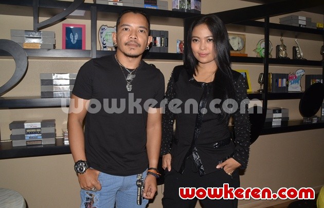 Gambar Foto Cella dan Tantri Kotak Ditemui di Kantor Warner Music Indonesia