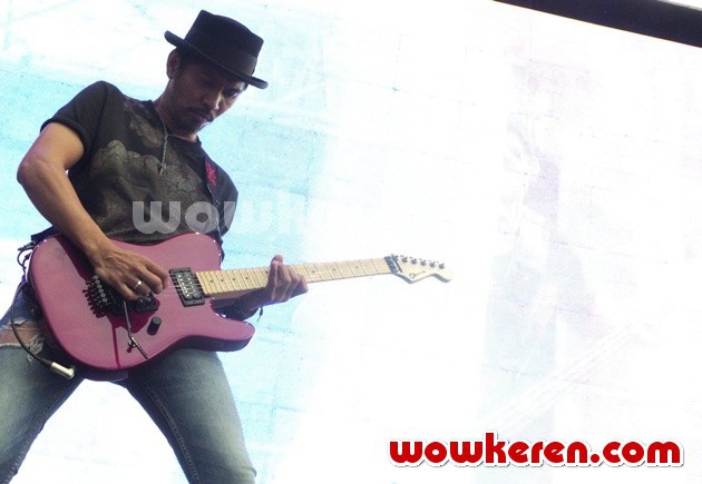 Gambar Foto Ridho Slank di Panggung Konser 'Drugs Free Asia-Africa'