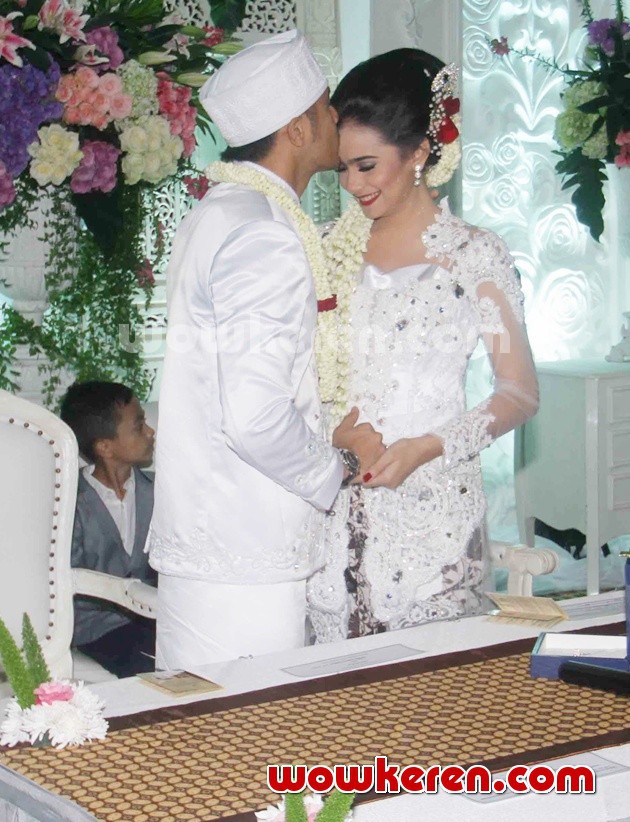 Gambar Foto Akad Nikah Hengky Kurniawan dan Sonya Fatmala