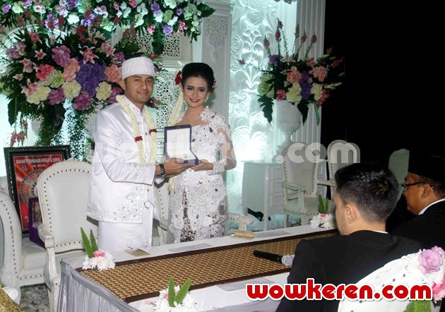 Gambar Foto Akad Nikah Hengky Kurniawan dan Sonya Fatmala