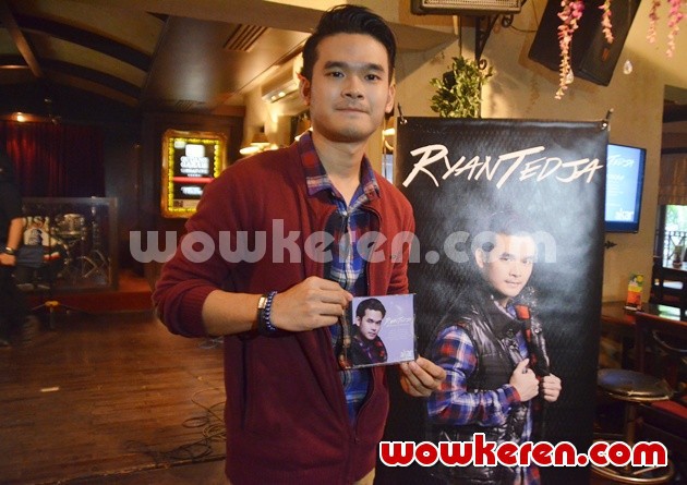 Foto Ryan Tedja Saat Rilis Single 'Menyesalnya Aku' - Foto 2 dari 15