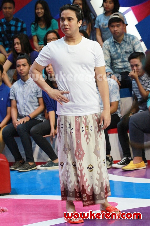 Gambar Foto Billy Syahputra Memandu Program 'Dahsyat'
