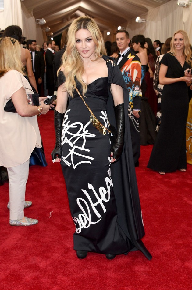 Gambar Foto Madonna Hadir di Met Gala 2015