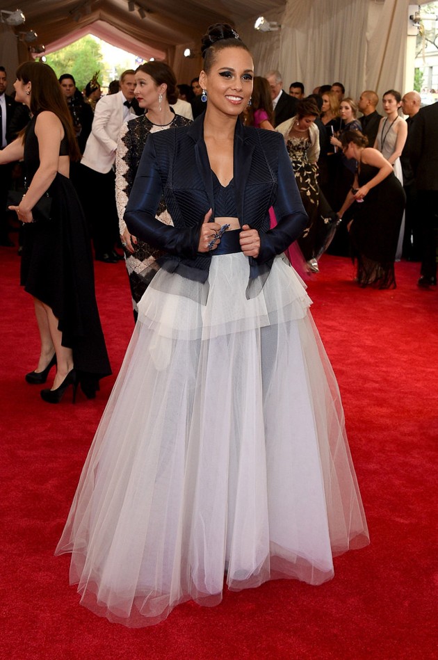 Gambar Foto Alicia Keys Hadir di Met Gala 2015