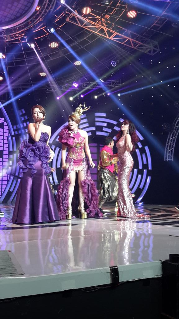 Foto Kolaborasi Siti Badriah, Fitri Carlina dan Zaskia Gotik di SCTV Music Awards 2015