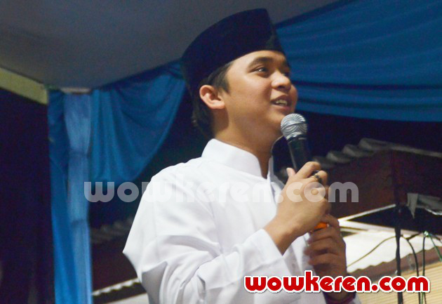 Gambar Foto Billy Syahputra Saat Acara Tahlilan 40 Hari Olga Syahputra