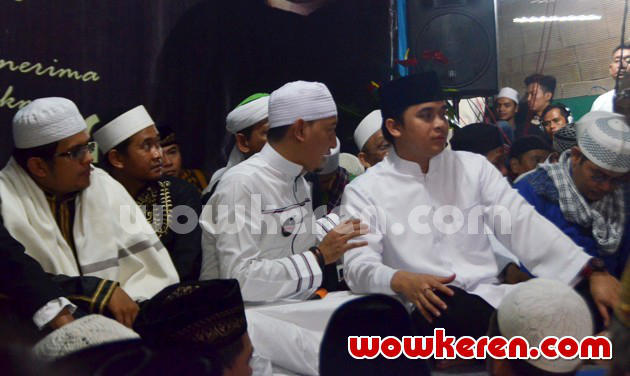 Gambar Foto Billy Syahputra Saat Acara Tahlilan 40 Hari Olga Syahputra