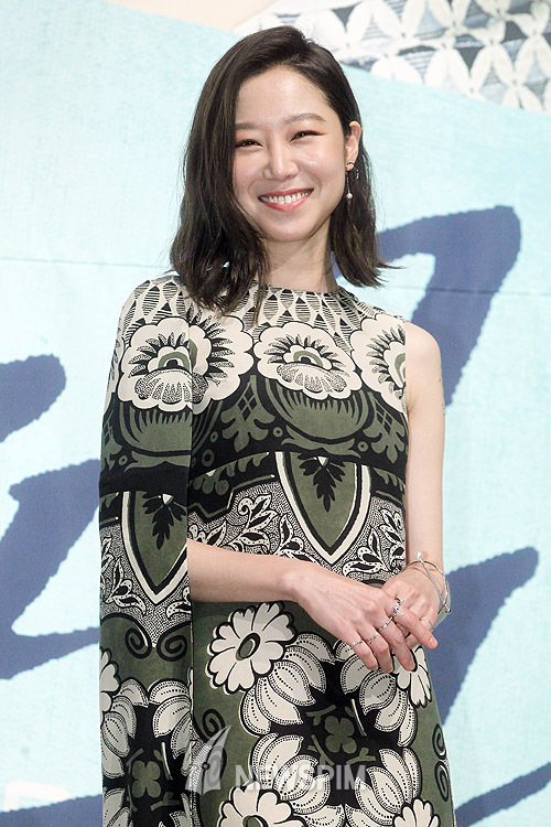 Gambar Foto Gong Hyo Jin Berperan Sebagai Tak Ye Jin