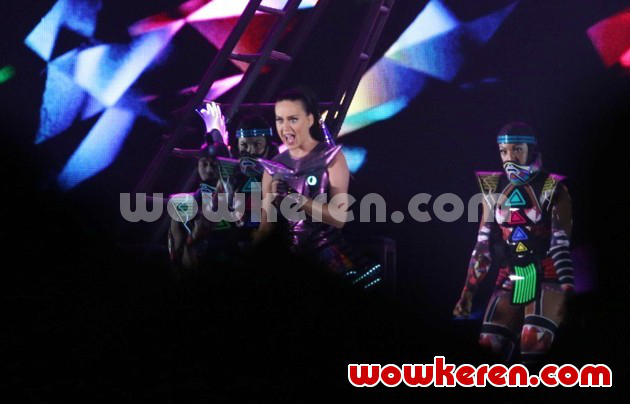Gambar Foto Katy Perry Saat Tampil di Konser Tour 'Prismatic' Jakarta