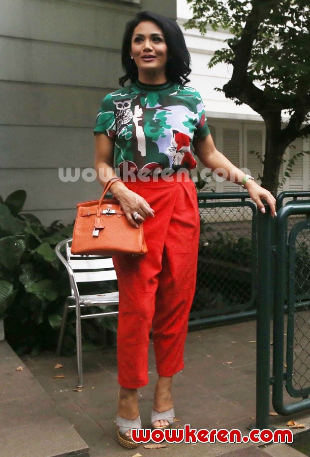 Gambar Foto Krisdayanti Usai Rekaman Soundtrack Film 'Surga Yang Tak Dirindukan'