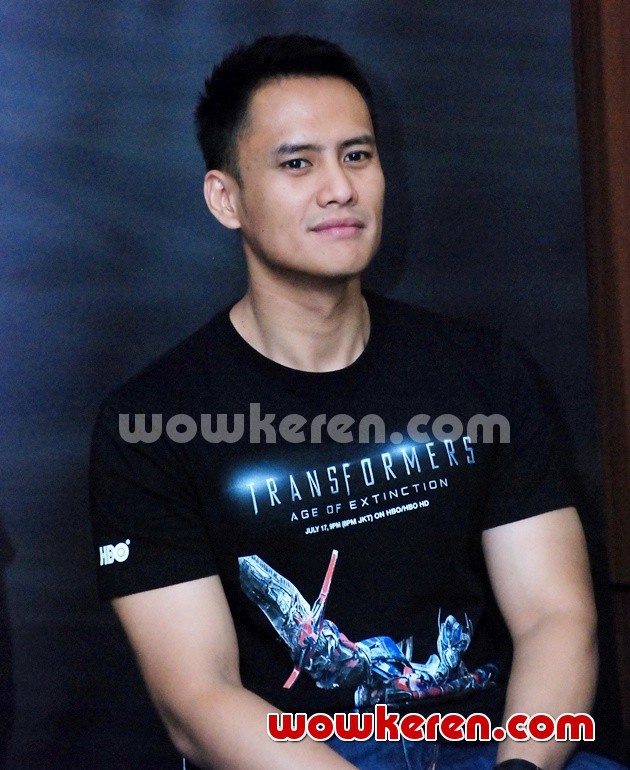 Gambar Foto Choky Sitohang di Press Conference Dubbing 'Transformers