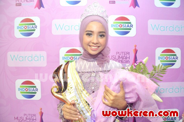 Gambar Foto Nesa Aqila Herryanto Putri di Final Puteri Muslimah Indonesia 2015