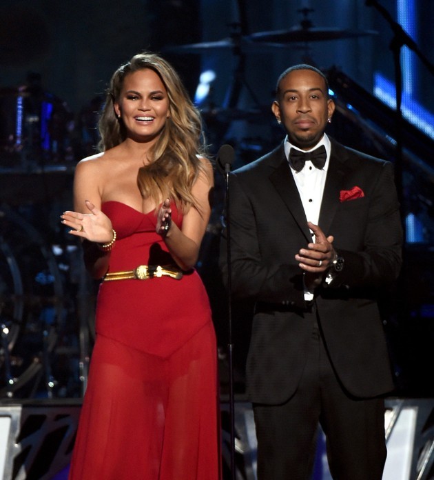 Foto Chrissy Teigen dan Ludacris di Billboard Music Awards 2015