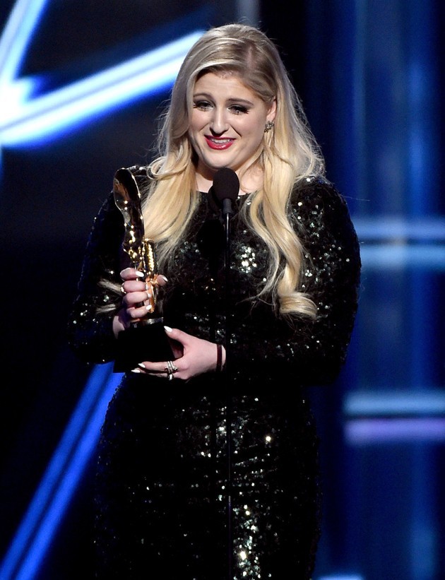 Gambar Foto Meghan Trainor Raih Piala Top Digital Song