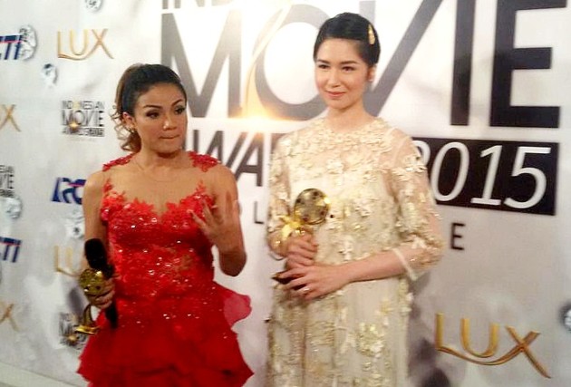 Gambar Foto Laura Basuki Raih Piala Pemeran Pendukung Wanita Terbaik