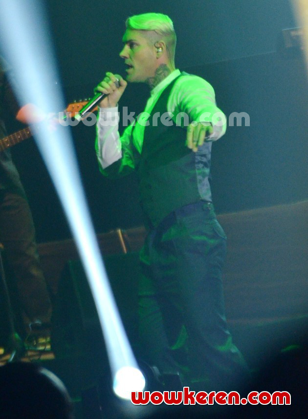 Gambar Foto Shane Lynch di Konser 'Boyzone Back Again No Matter What'