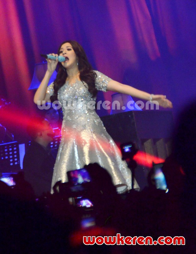 Gambar Foto Penampilan Spektakuler Raisa di 'Raisa Live in Concert'