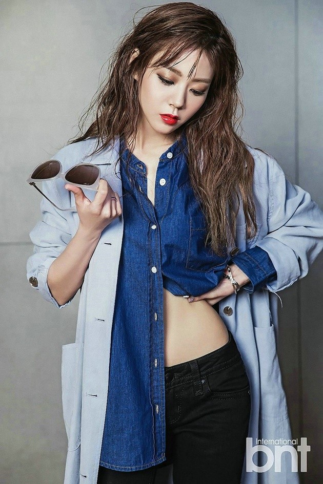 Gambar Foto Han Seungyeon di Majalah bnt International Edisi Mei 2015