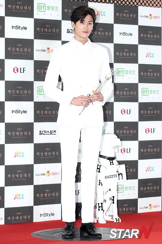 Gambar Foto Hyungsik ZE:A di Red Carpet Baeksang Arts Awards 2015