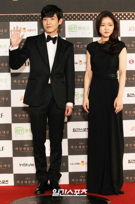 Gambar Foto Lee Joon dan Go Ah Sung di Red Carpet Baeksang Arts Awards 2015
