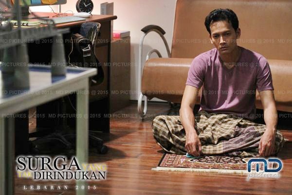 Gambar Foto Fedi Nuril Sholat di Film 'Surga Yang Tak Dirindukan'