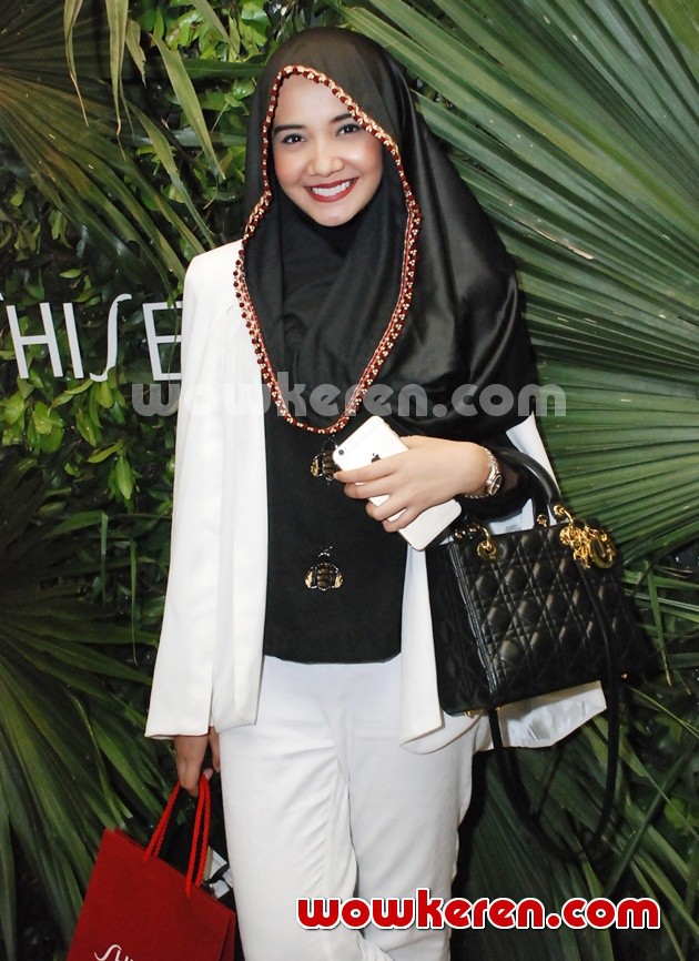 Gambar Foto Zaskia Sungkar Hadiri Fashion Show Archipelago Digelar oleh Pistos
