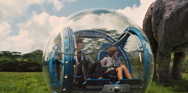 Gambar Foto Zach dan Gray Mitchell Mengendarai Gyrosphere