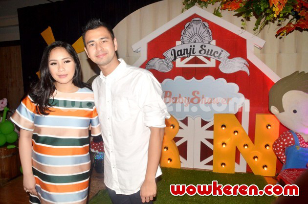 Gambar Foto Raffi Ahmad dan Nagita Slavina di Acara Baby Shower