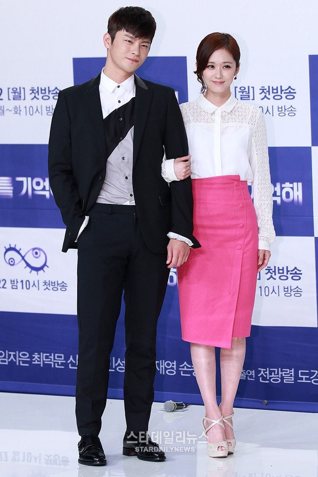 Gambar Foto Seo In Guk dan Jang Nara di Jumpa Pers Serial 'I Remember You'