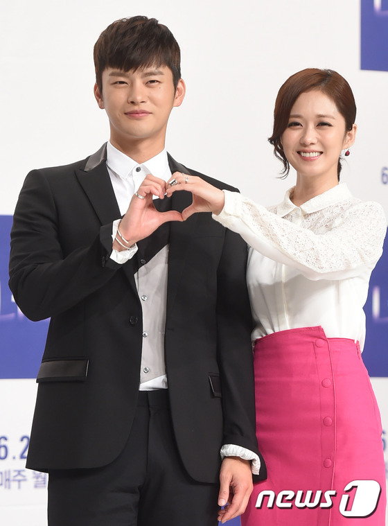 Gambar Foto Mesranya Seo In Guk dan Jang Nara di Jumpa Pers Serial 'I Remember You'